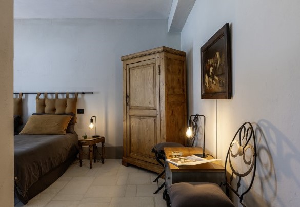 Twin bedroom n.4 with en suite bathroom and exit in the garden, on the ground floor - I Tramonti