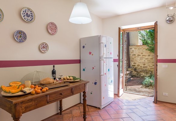 Cucina al piano terra con uscita diretta all'esterno - Il Borgo
