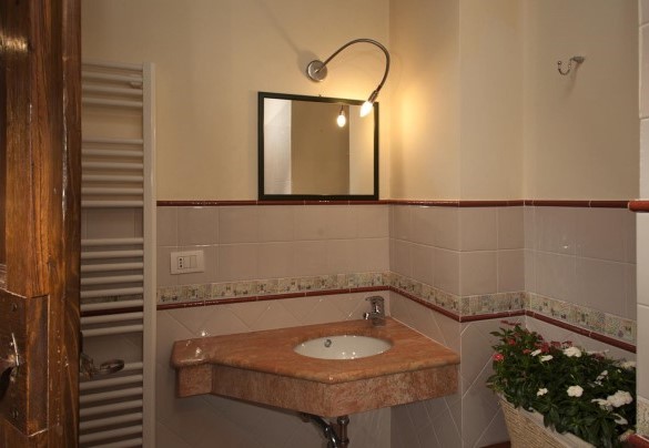 Bagno en suite con doccia al piano terra - Il Borgo