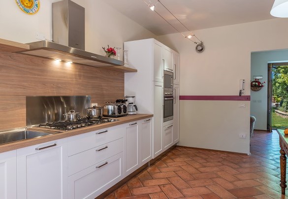 Cucina luminosa e attrezzata - Il Borgo