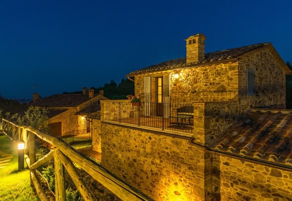 The completely illuminated farmhouse - Il Casale Di Manuele
