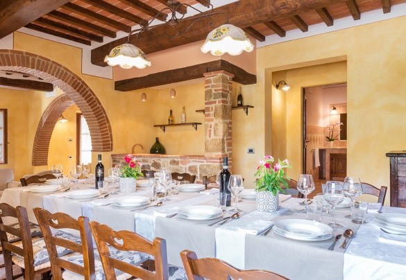 dining table on the ground floor - Il Casale Di Manuele