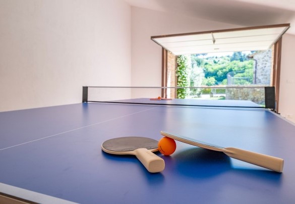 Il ping-pong in un vano al coperto del casale – Il Casale di Manuele