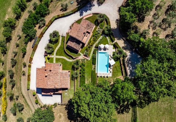 Il giardino fruibile è di circa 700 mq e si sviluppa su vari terrazzamenti – Il Casale di Manuele
