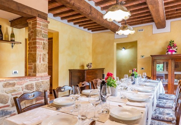 dining table on the ground floor - Il Casale Di Manuele