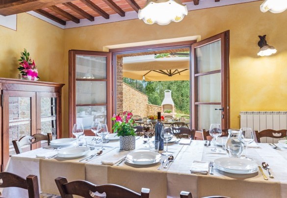 dining table on the ground floor - Il Casale Di Manuele