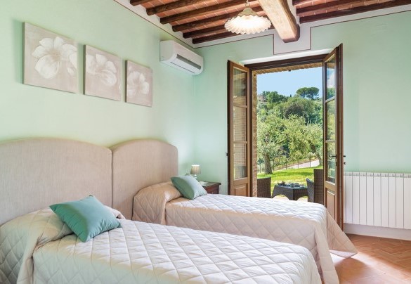 The colorful double room on the ground floor - Il Casale Di Manuele