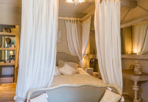 La camera da letto matrimoniale al piano terra con bagno en suite - Il Castellaccio