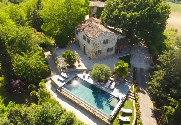 La villa e la depandance viste dall'alto - Il Castellaccio