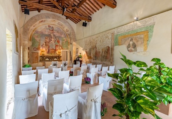 The frescoed chapel is available for events upon request - Il Castellare