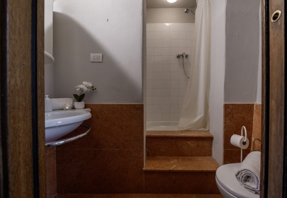 Bagno en suite con doccia n.3 in annesso 1 - Il Castellare
