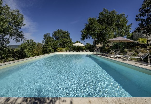 La piscina è ubicata in un’area riservata e recintata della proprietà - Il Castellare