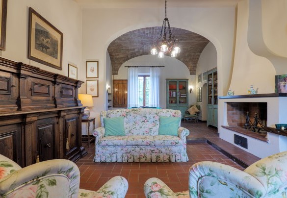 The main living room with TV, billiard table and fireplace (ornamental) on the ground floor – Il Cerreto