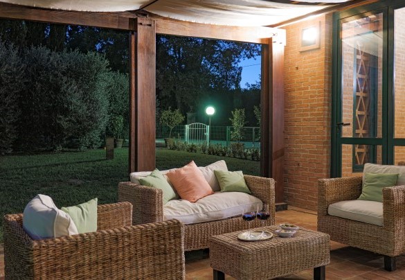 The cosy outdoor lounge is an ideal space to relax – Il Cerreto