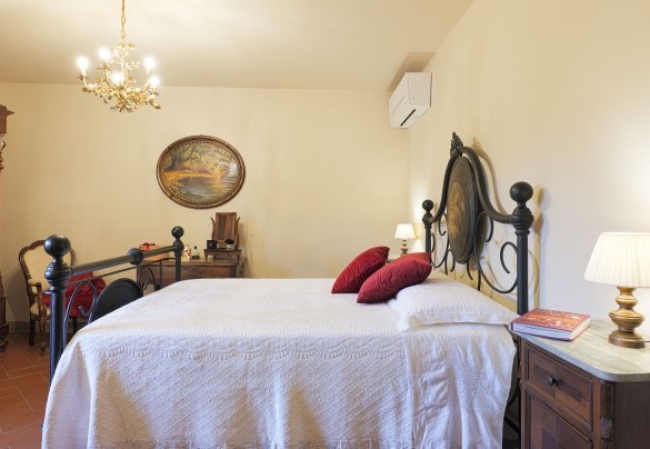 The double bedroom no. 6 on the first floor – Il Cerreto