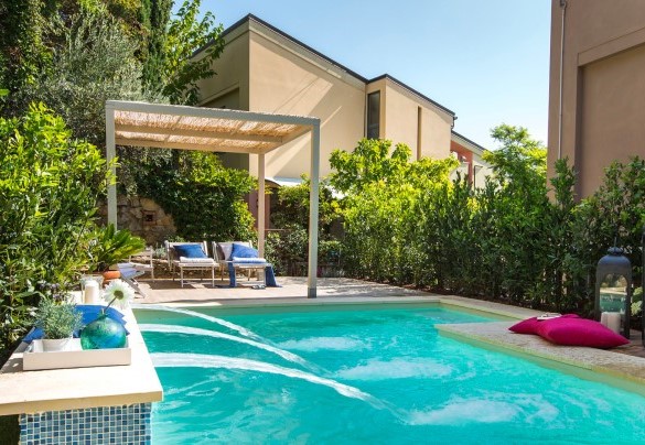 La piscina misura 3.85 x 6.40 mt con una profondità 1.20 mt – Il Ciliegio Sul Lago 