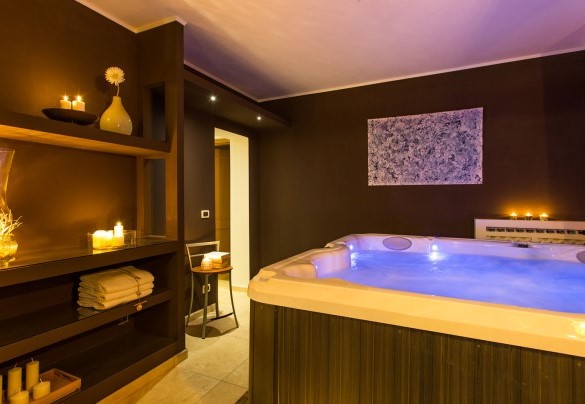 Veranda con Jacuzzi riscaldata e tv – Il Ciliegio Sul Lago 