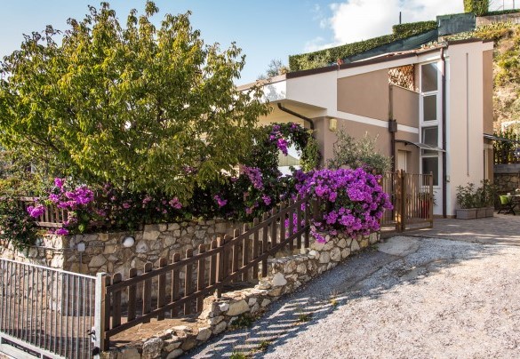 L’ingresso alla proprietà – Il Ciliegio Sul Lago 