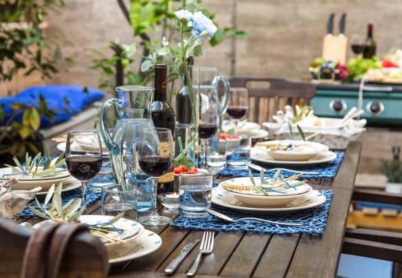 Il tavolo da pranzo all’aperto con barbeque, vicino alla cucina – Il Ciliegio Sul Lago 