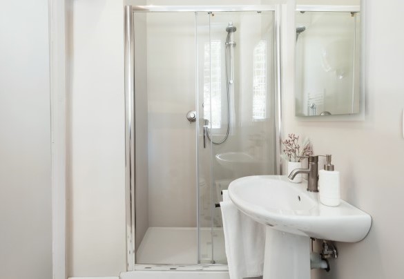 Bagno n.2 con doccia, en-suite alla camera matrimoniale n.2 - Antico Ceraso