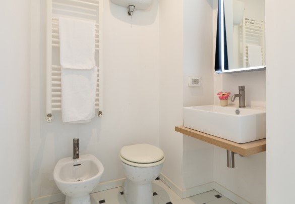Il bagno di servizio al piano terra - Antico Ceraso