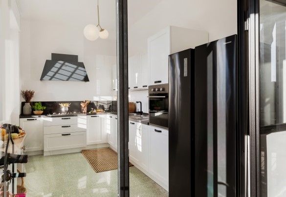 La moderna ed accessoriata cucina con porta a vetri – Antico Ceraso