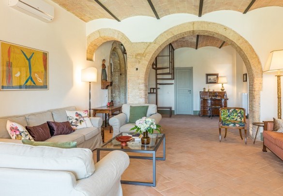 Salotto al piano terra con accesso diretto alla zona esterna – Il Colle di Donna Ilaria 