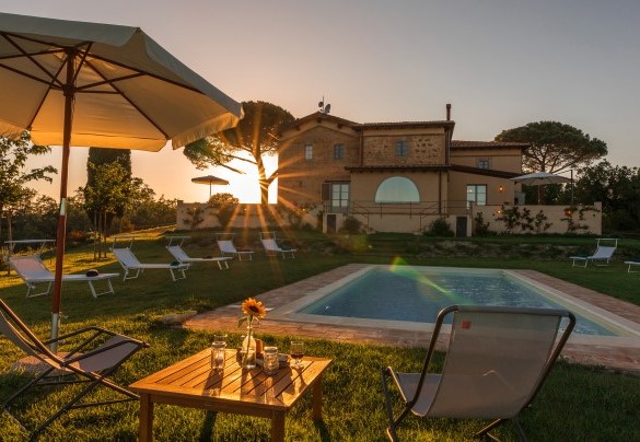 Il Colle di Donna Ilaria stands on a little hill dominating the splendid landscapes of the Val d'Orcia and the suggestive Crete Senesi – Il Colle di Donna Ilaria 