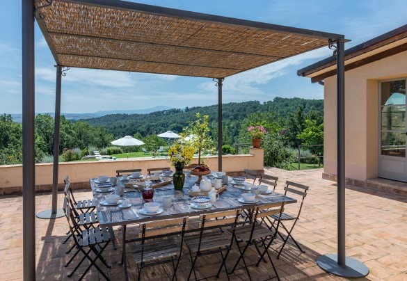 La zona pranzo esterna – Il Colle di Donna Ilaria 