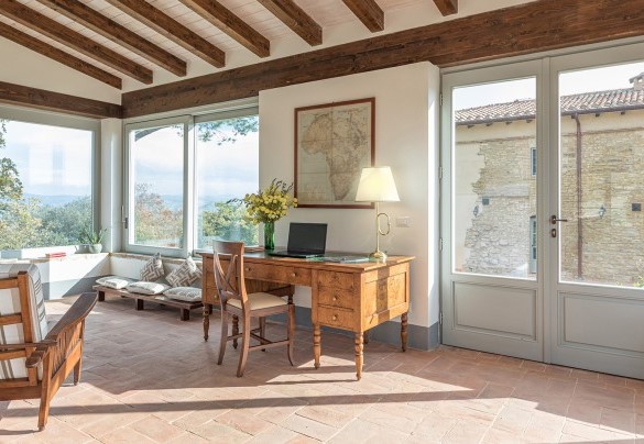 L’annesso si sviluppa al piano terra ed è composto dal living verandato con soggiorno – Il Colle di Donna Ilaria 
