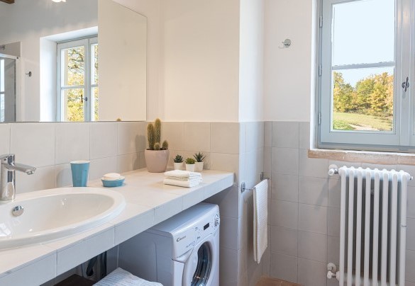 Bagno con doccia nell’annesso– Il Colle di Donna Ilaria 