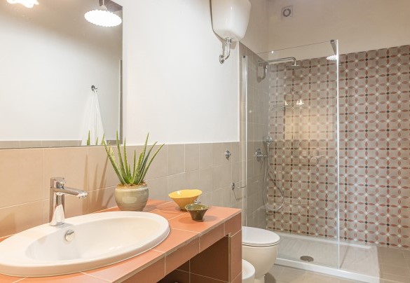 Bagno con doccia al piano terra – Il Colle di Donna Ilaria  