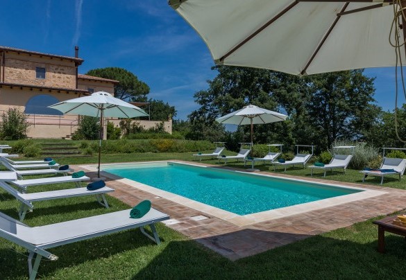 Vista panoramica della piscina – Il Colle di Donna Ilaria 