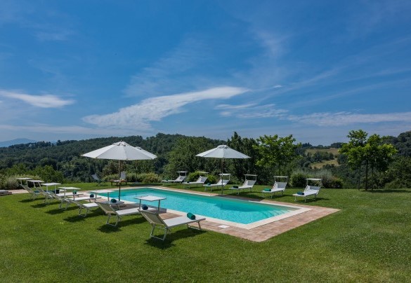 Il parco che circonda le strutture si sviluppa su due terrazzamenti  – Il Colle di Donna Ilaria 