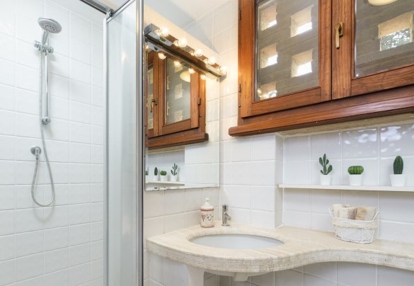 Bagno en suite con doccia al primo piano - Il Fienile    