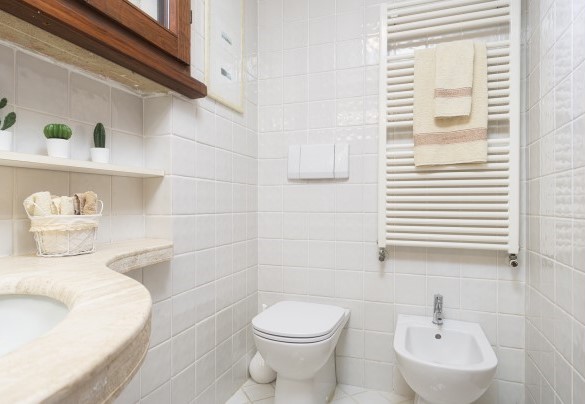 Bagno en suite con doccia al primo piano - Il Fienile    