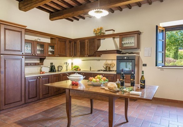 The well equipped kitchen next to the living room – Il Fitto