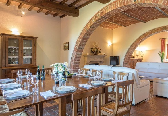 The dining table in the living room – Il Fitto