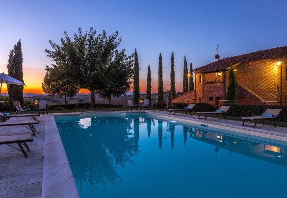 The swimming pool has internal lights – Il Fitto