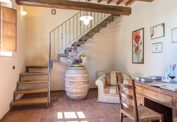 The internal staircase leads to the top floor – Il Fitto
