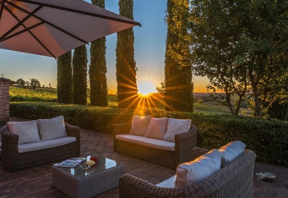 Outdoor seating area at the sunset – Il Fitto