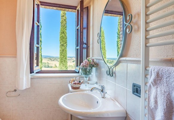 Bathroom with shower n.2 serving the bedroom n.2 – Il Fitto