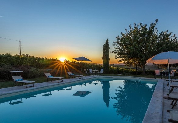 The swimming pool at the sunset – Il Fitto