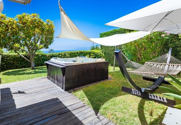La zona relax del giardino - Il Gabbiano