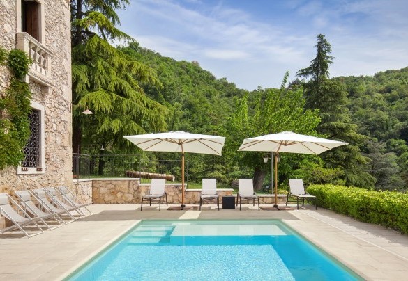 The pool is surrounded by nature	- Il Giardino di Sibilla