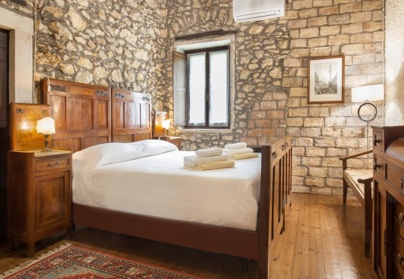 Double bedroom (5), on the first floor - Il Giardino di Sibilla