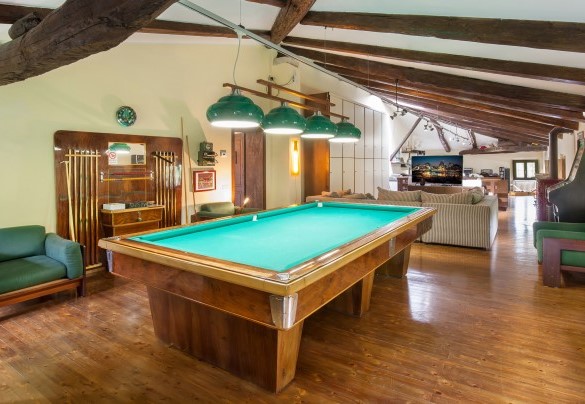 The house has a pool table - Il Giardino di Sibilla