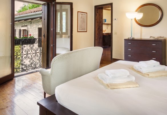 Double bedroom (6), on the first floor - Il Giardino di Sibilla