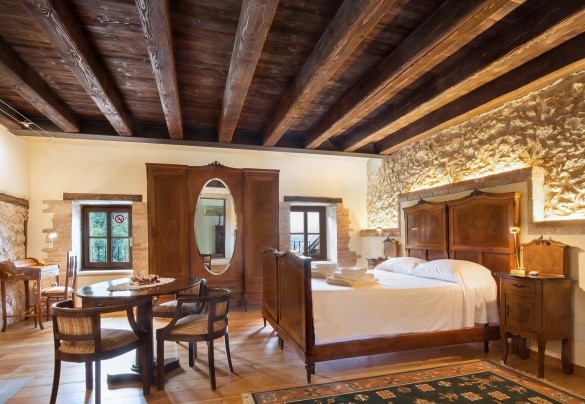 Double bedroom (2), on the first floor - Il Giardino di Sibilla