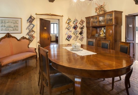 Table with chairs in the ancient dining room	- Il Giardino di Sibilla